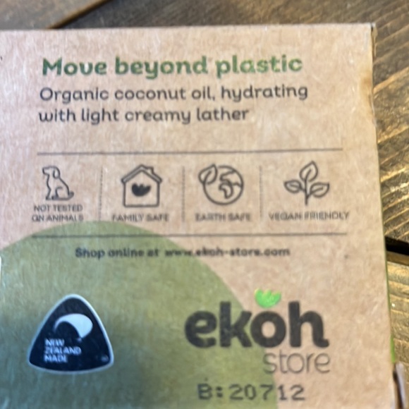 Peppermint, coconut and lavender creamy body bar cleanser 200g (7oz) - Picture 2 of 2